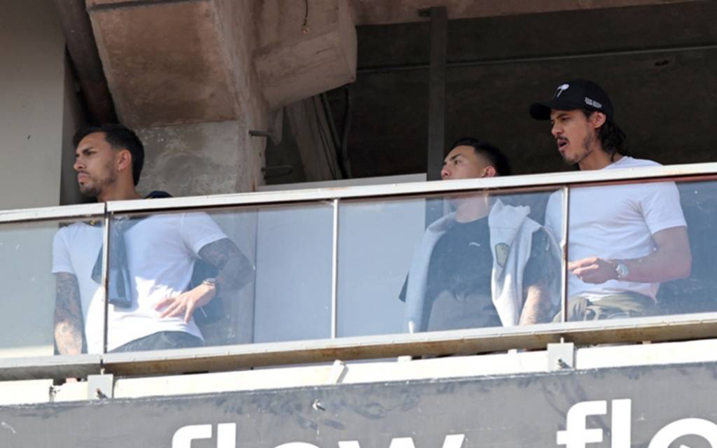 Paredes y Cavani dijeron presente para alentar a sus compañeros en UNO