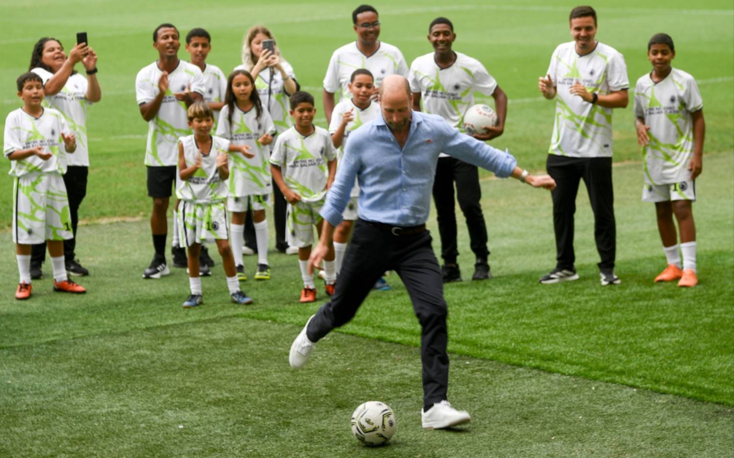 El príncipe Guillermo visita Brasil en plena escalada violenta narco