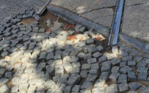 En 3 y diagonal 73 vías en punta ponen en riesgo las ruedas