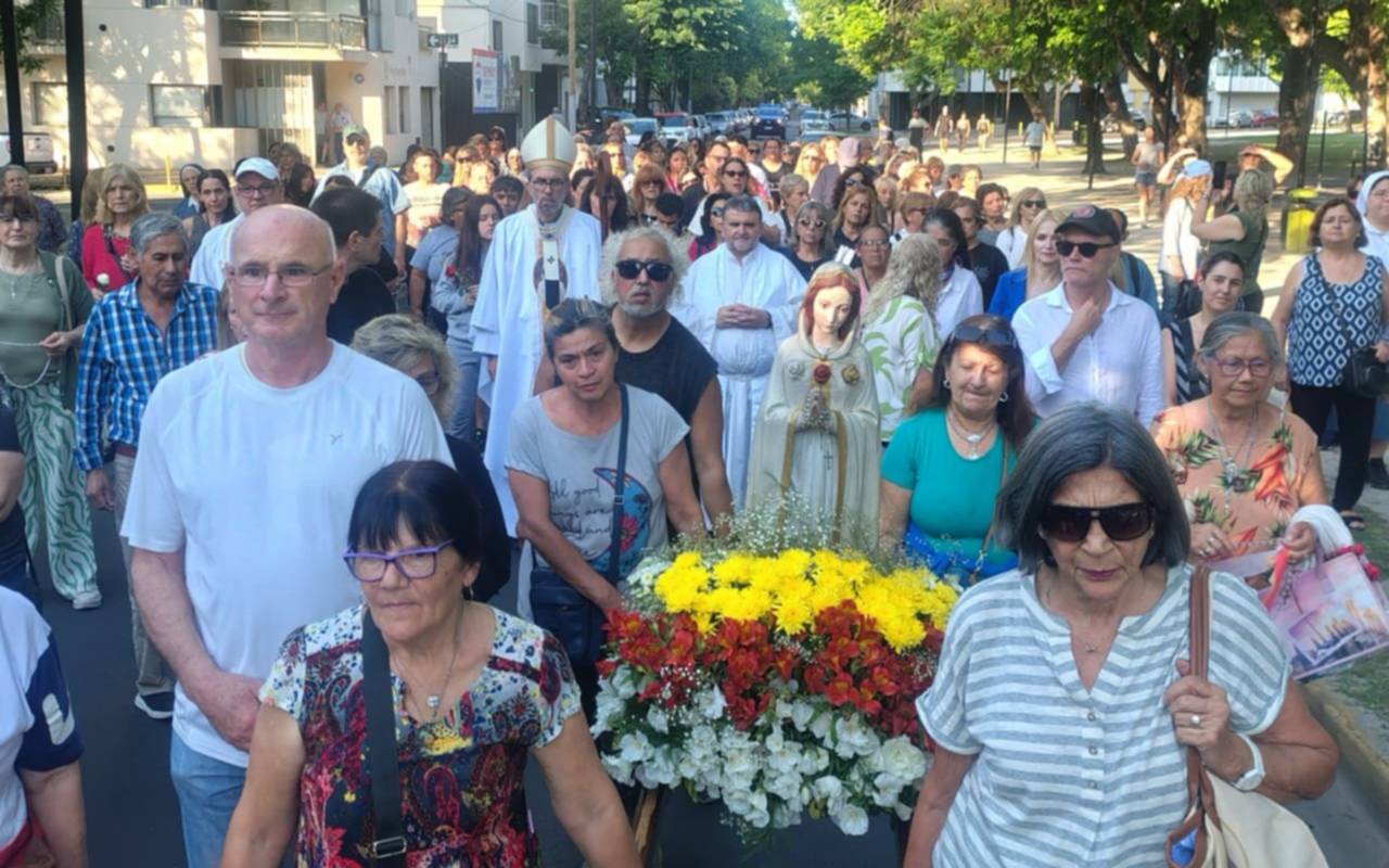 Procesión de la Rosa Mística en Parque San Martín