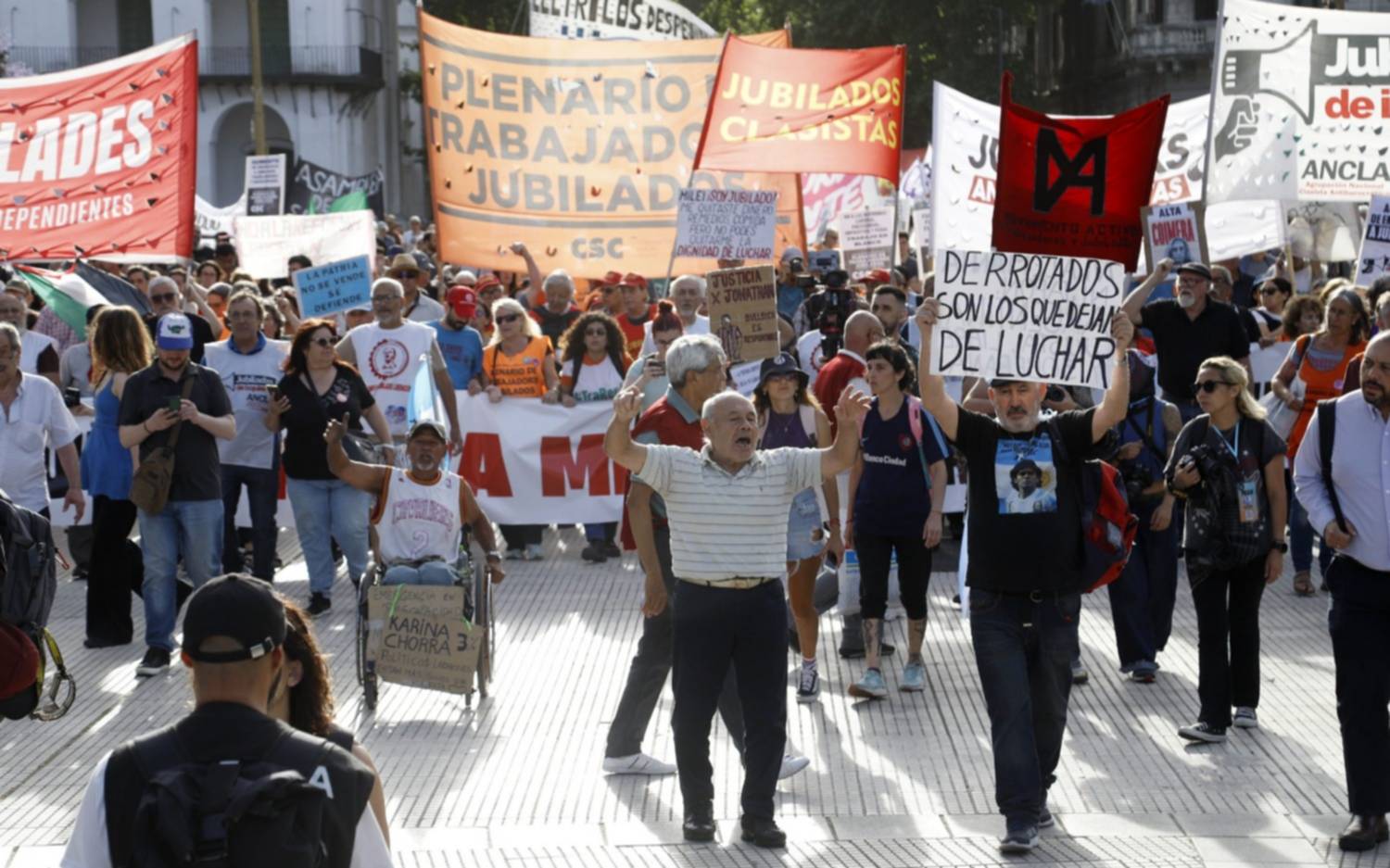 Jubilados volvieron a marchar al Congreso y a Plaza de Mayo
