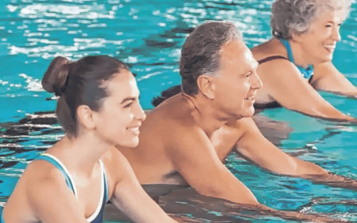 El ejercicio más completo para el cuerpo: nadar o moverse en el agua garantiza resultados