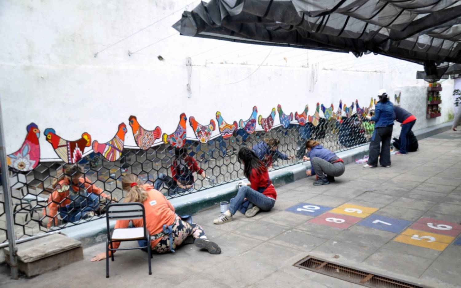Inauguraron un colorido mural en el Jardín 954, de 54 entre 19 y 20 