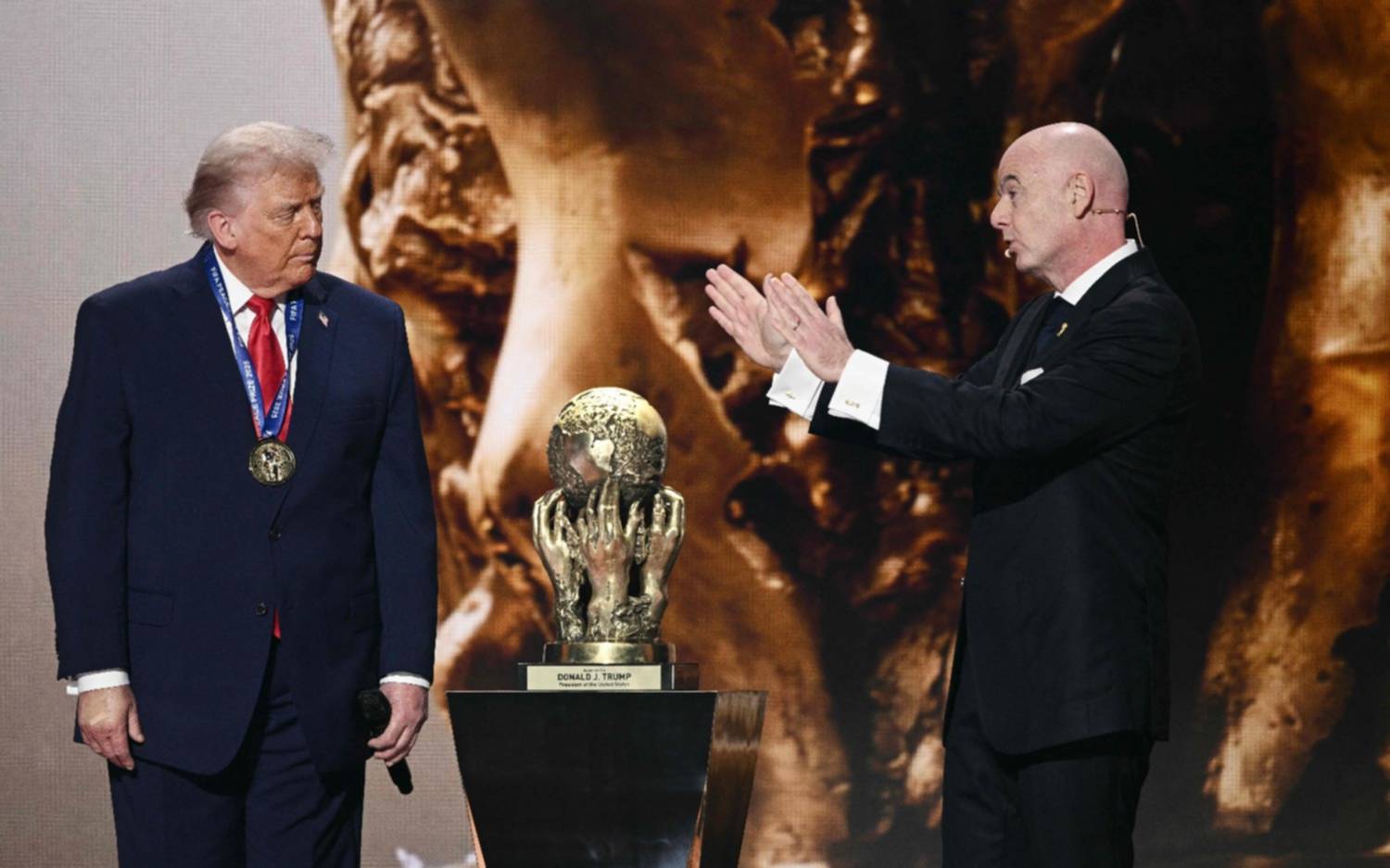 Trump recibió el primer Premio de la Paz de la FIFA